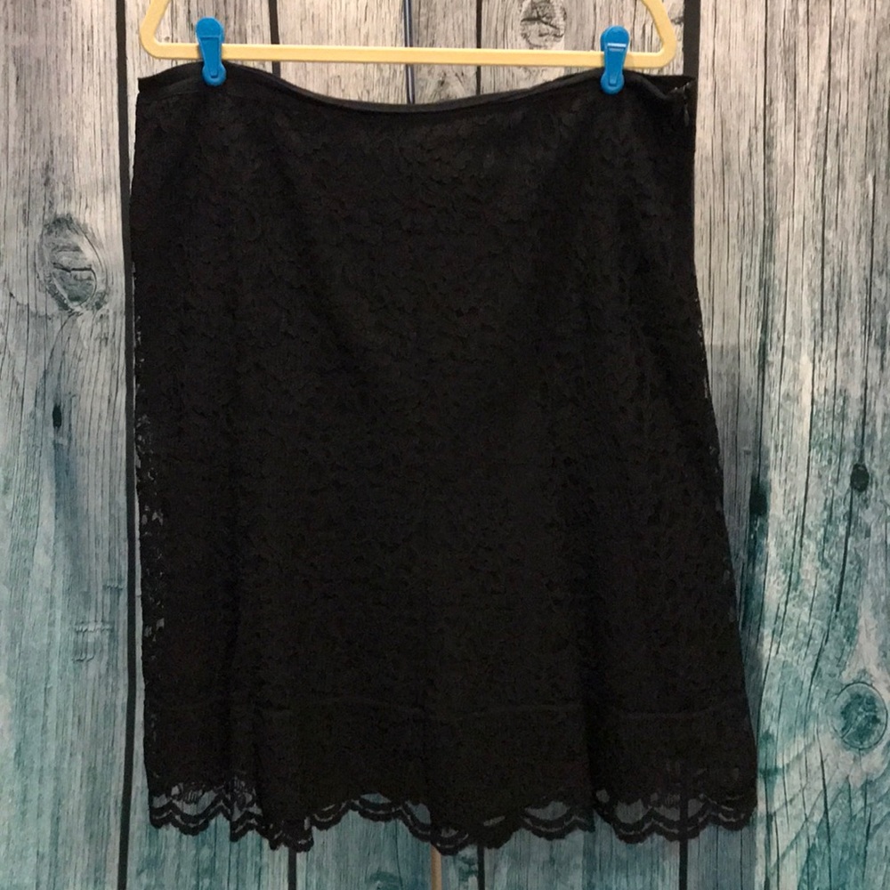 Women’s size 18 black lace skirt GUC